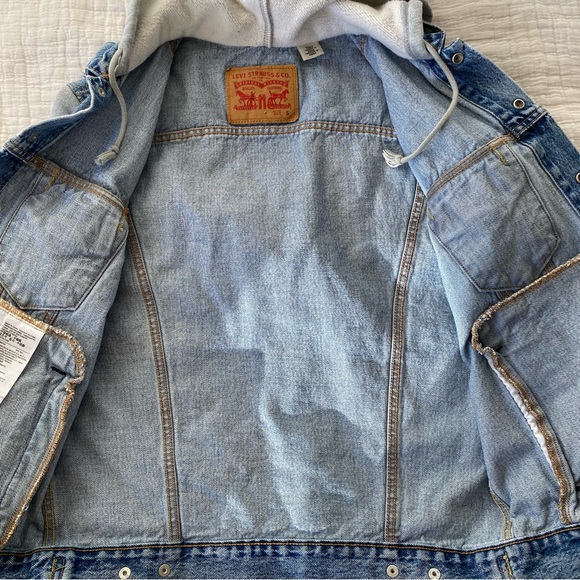Levi’s Women's Hybrid Denim Hoodie Trucker Jacket Blue Gray 100% Cotton size S - Picture 8 of 10